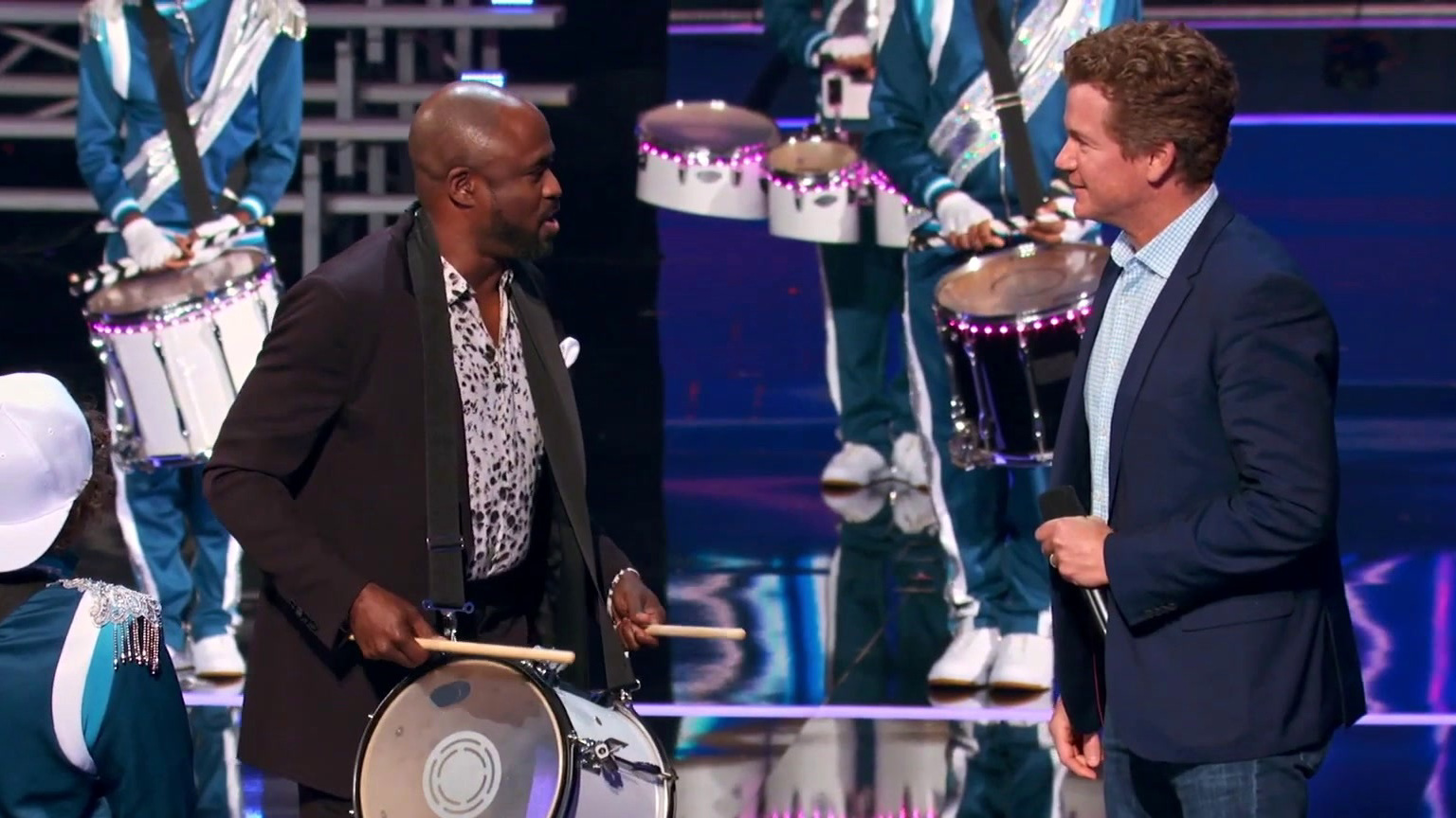 Game Of Talents: Wayne Brady Hangs Upside Down While Drumming