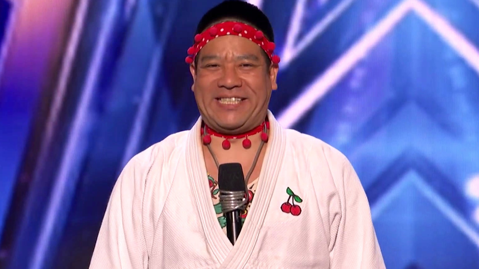 America's Got Talent: Mr. Cherry Attempts To Break A Record For Crushing Walnuts!