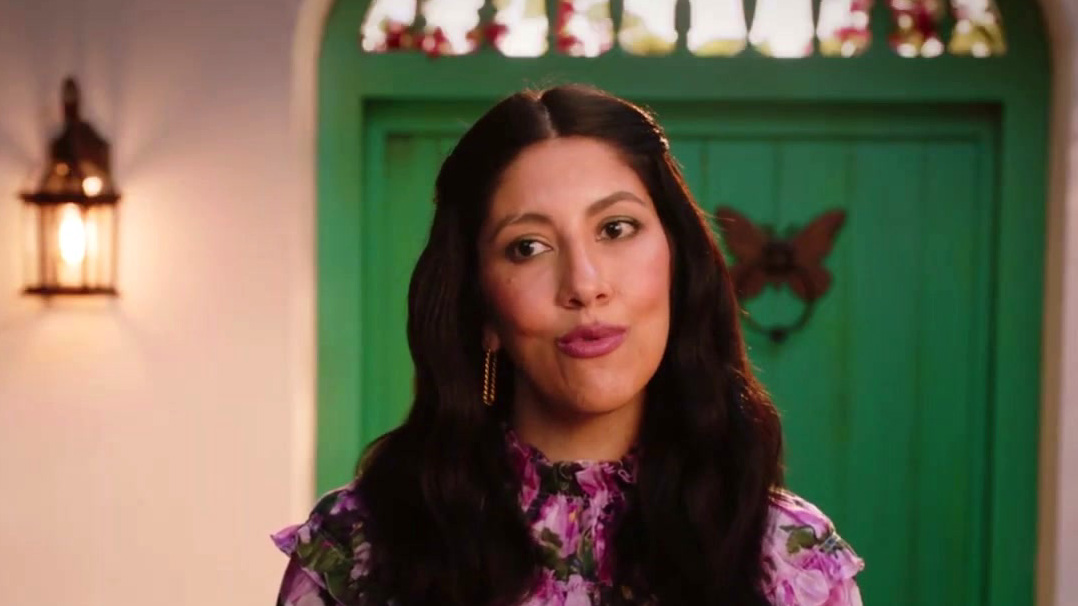 Encanto: What Is An Encanto? (UK Featurette)