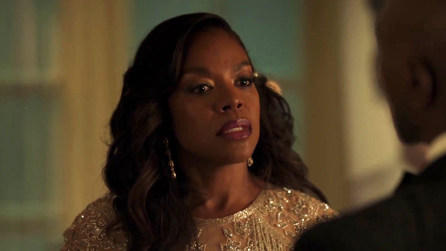 Our Kind Of People: Leah Gives Teddy A Gift At The Ball