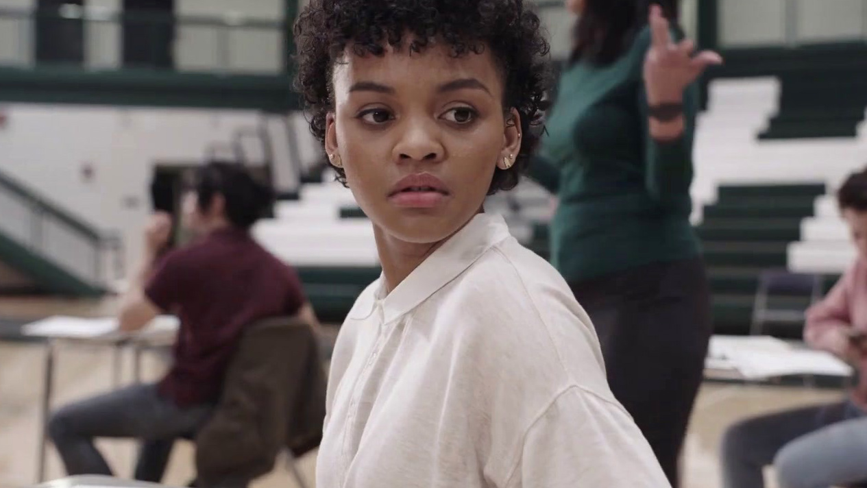 The In Between: Cast (Featurette)