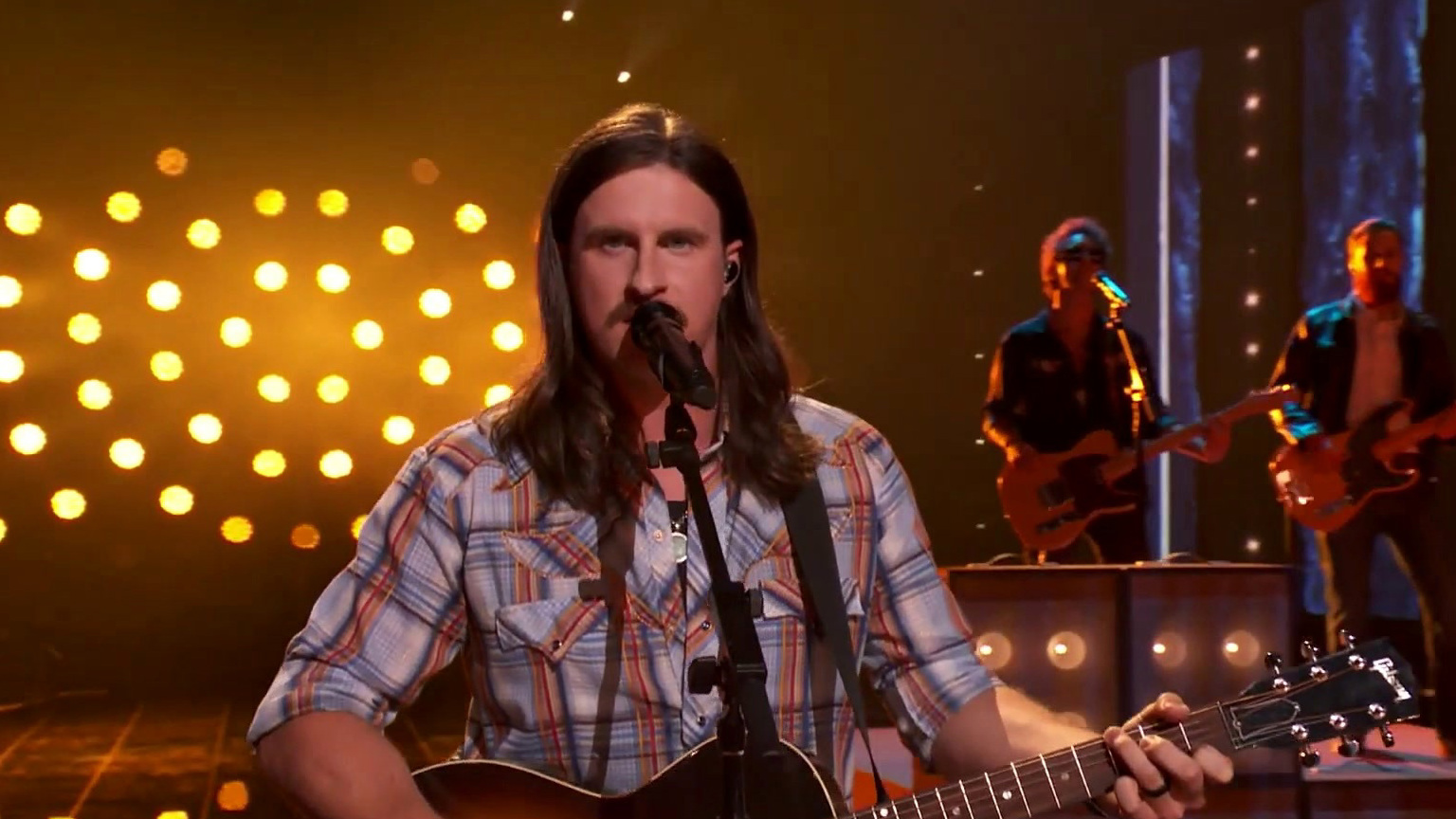 American Song Contest: John Morgan Performs Right In The Middle Live