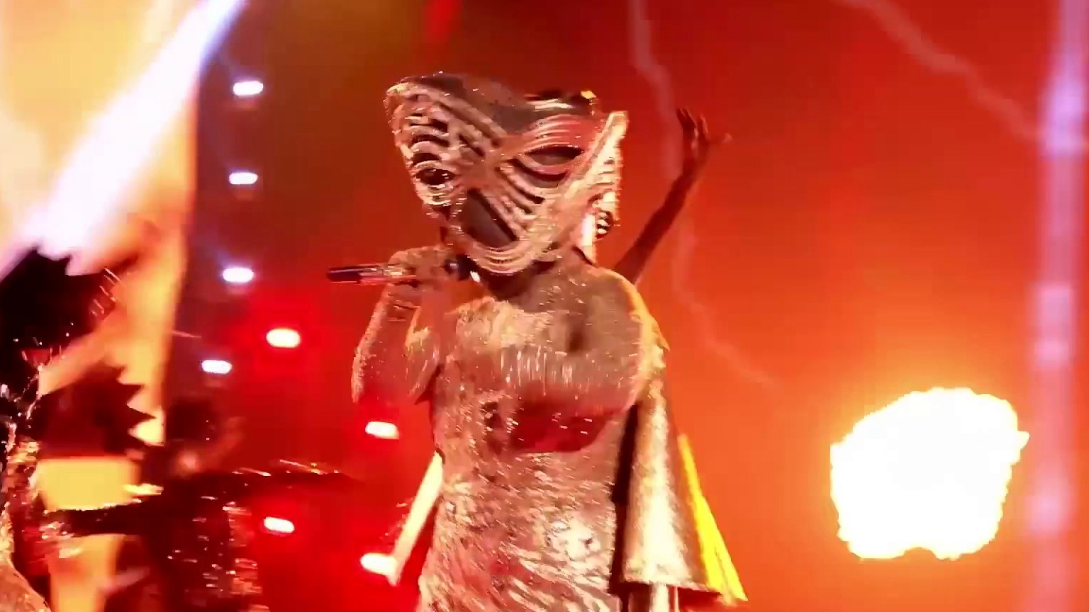 The Masked Singer: Harp Performs The Edge Of Glory
