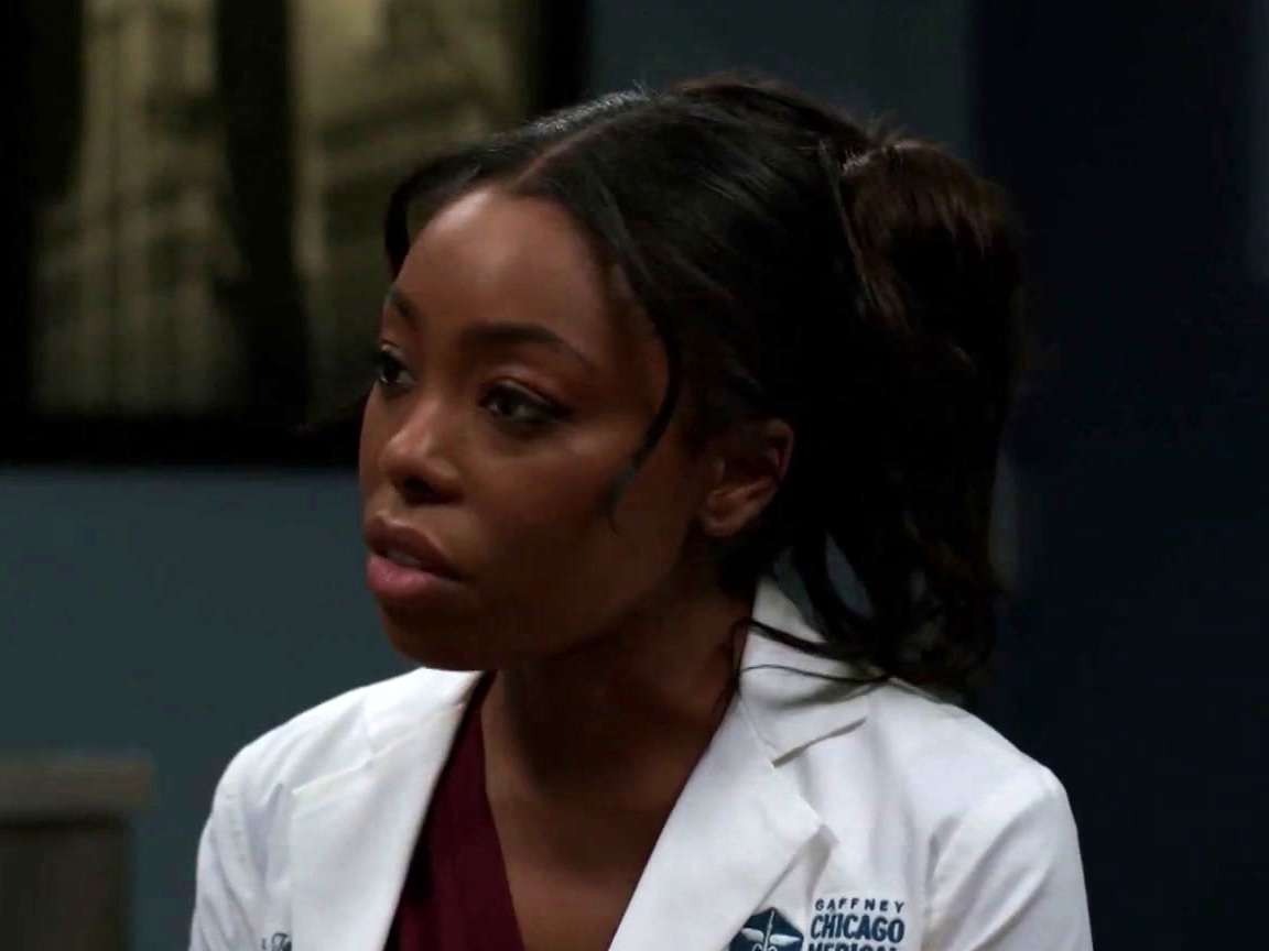 Chicago Med: Vanessa Tells Maggie She's Leaving Chicago