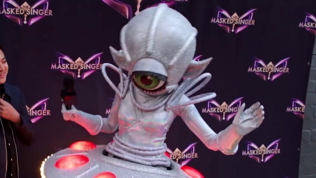 The Masked Singer: Ufo Performs Stargazing
