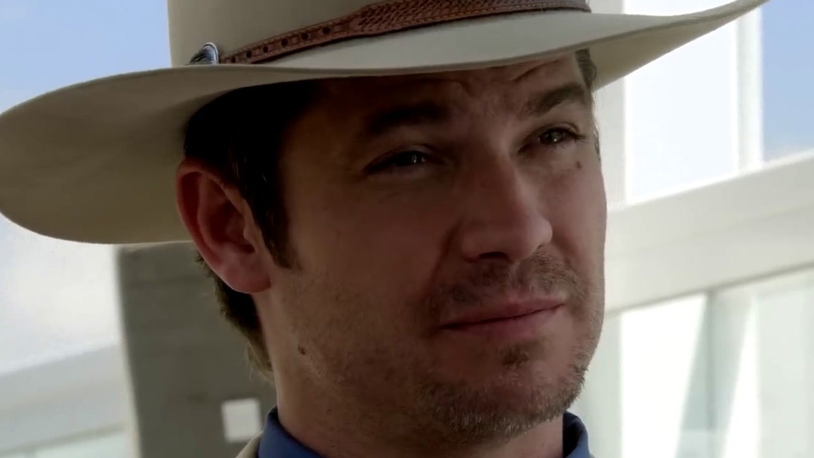 Justified: Raylan Takes Down A Mobster