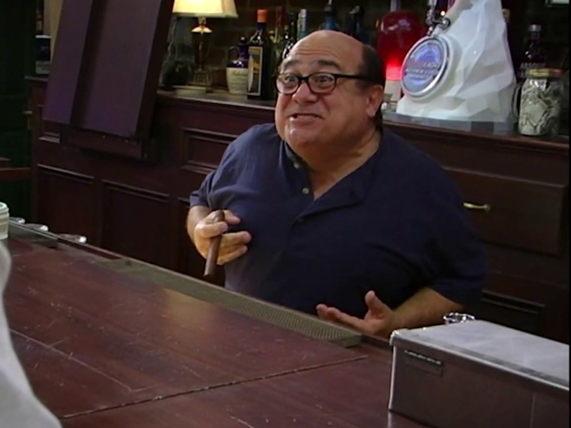 It's Always Sunny In Philadelphia: Dennis And Dee's Mom Is Dead