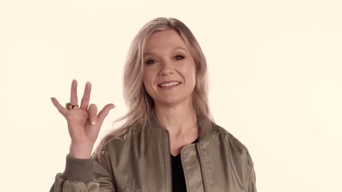 Jurassic Park: Put A Finger Down Challenge (Featurette)