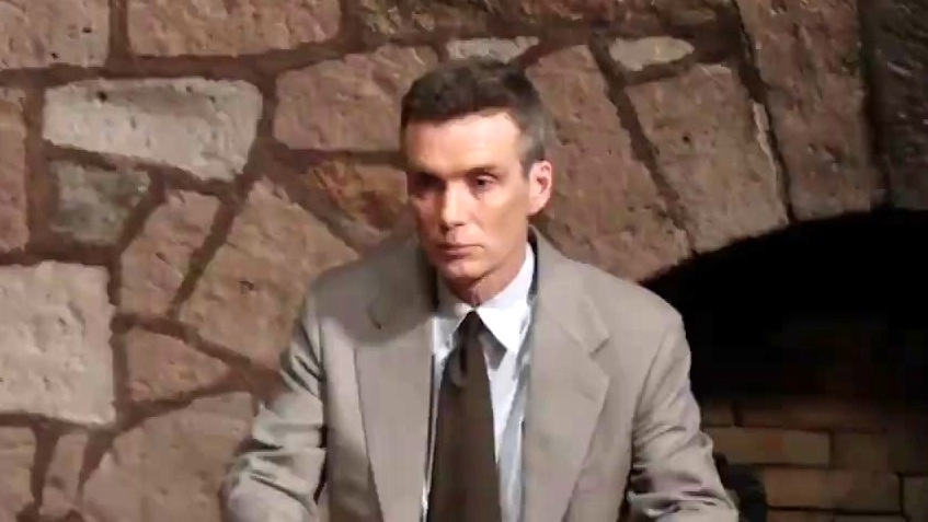 Oppenheimer: Pushing The Button (Featurette)
