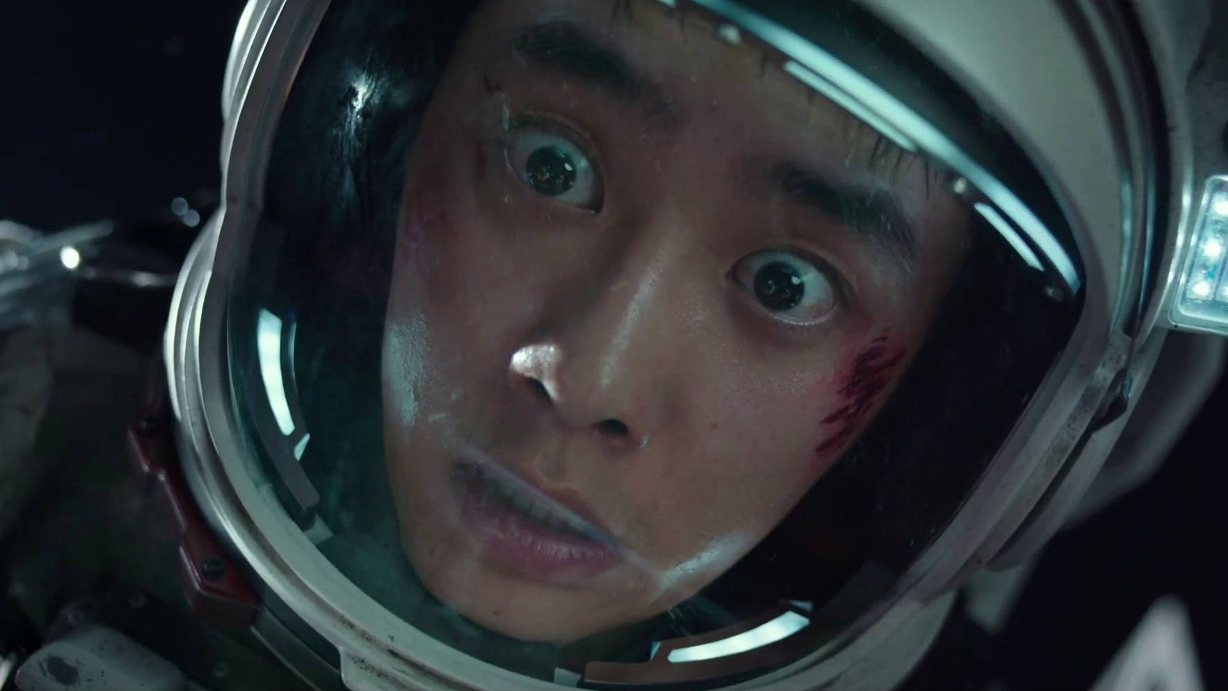 The Moon (English Subtitled Trailer)