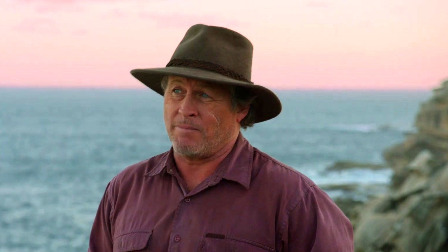 Modern Family: Phil Takes On Australia While Finding His Roots Down Under