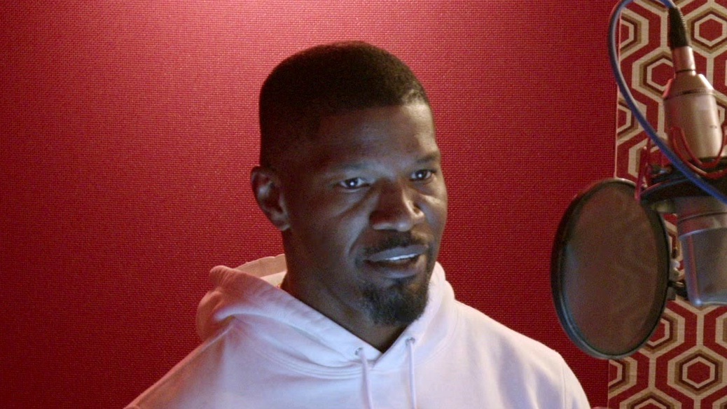Strays: Jamie Foxx Is Bug (Censored Featurette)