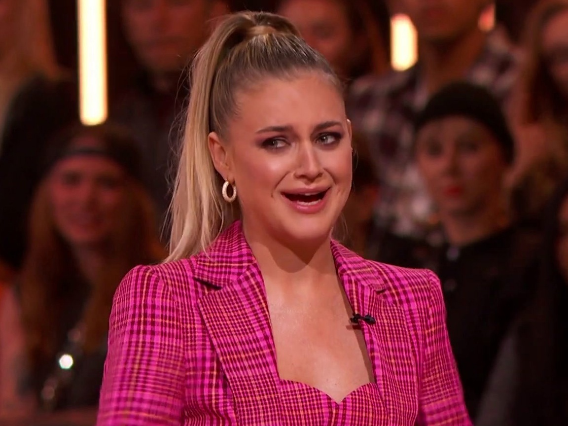 Superfan: Kelsea Ballerini's Super Sleuth