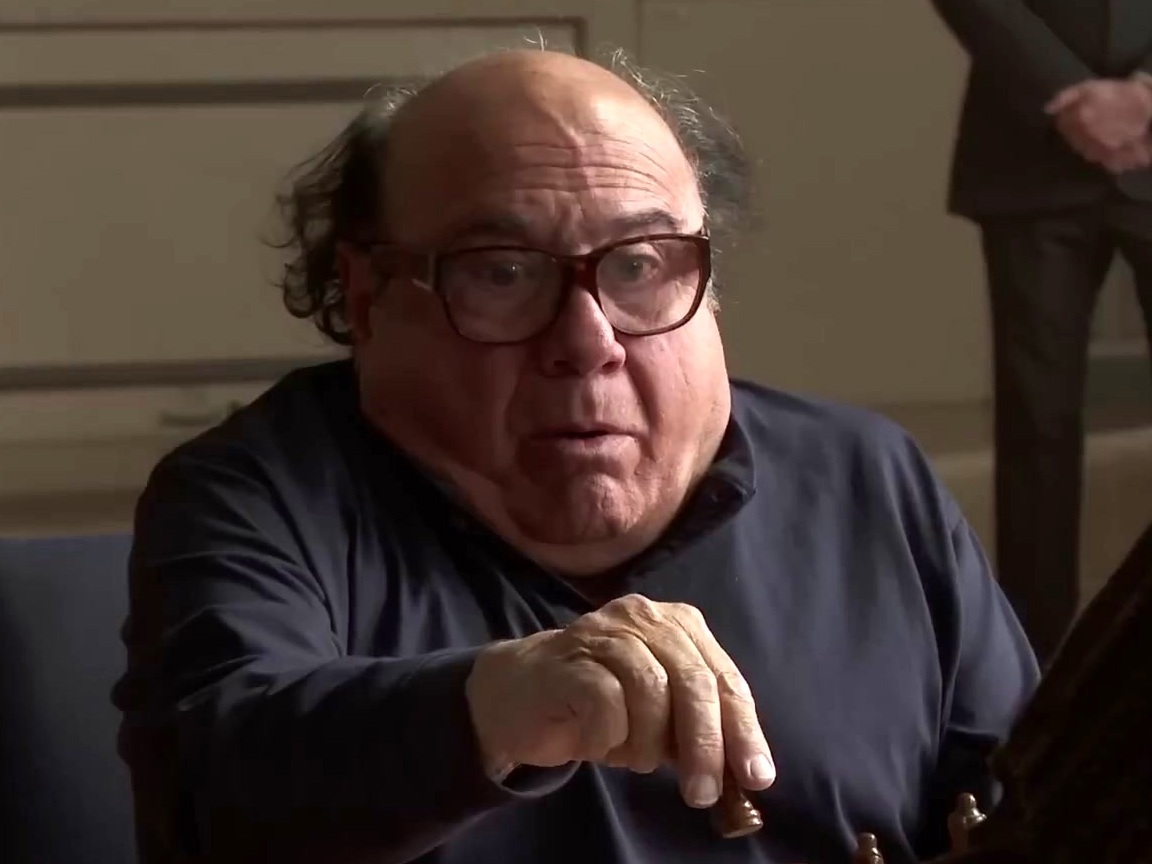 It's Always Sunny In Philadelphia: Frank's Beads Go Berserk