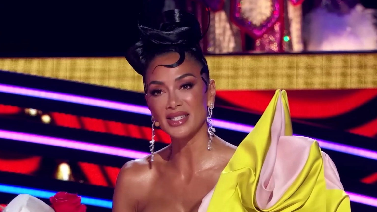 The Masked Singer: S'more Sings Slow Hands