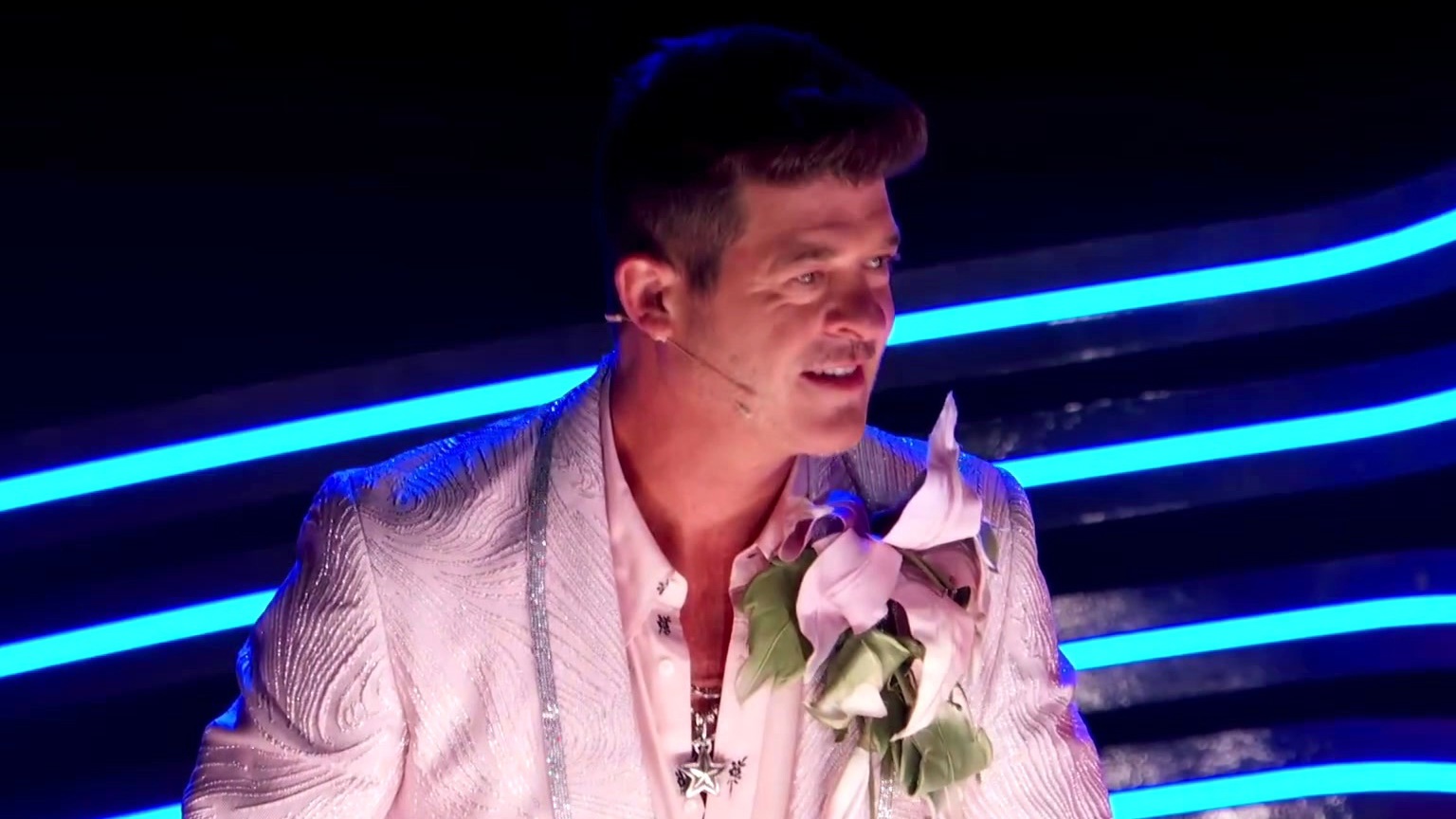 The Masked Singer: Husky Sings Elton John's Bennie And The Jets