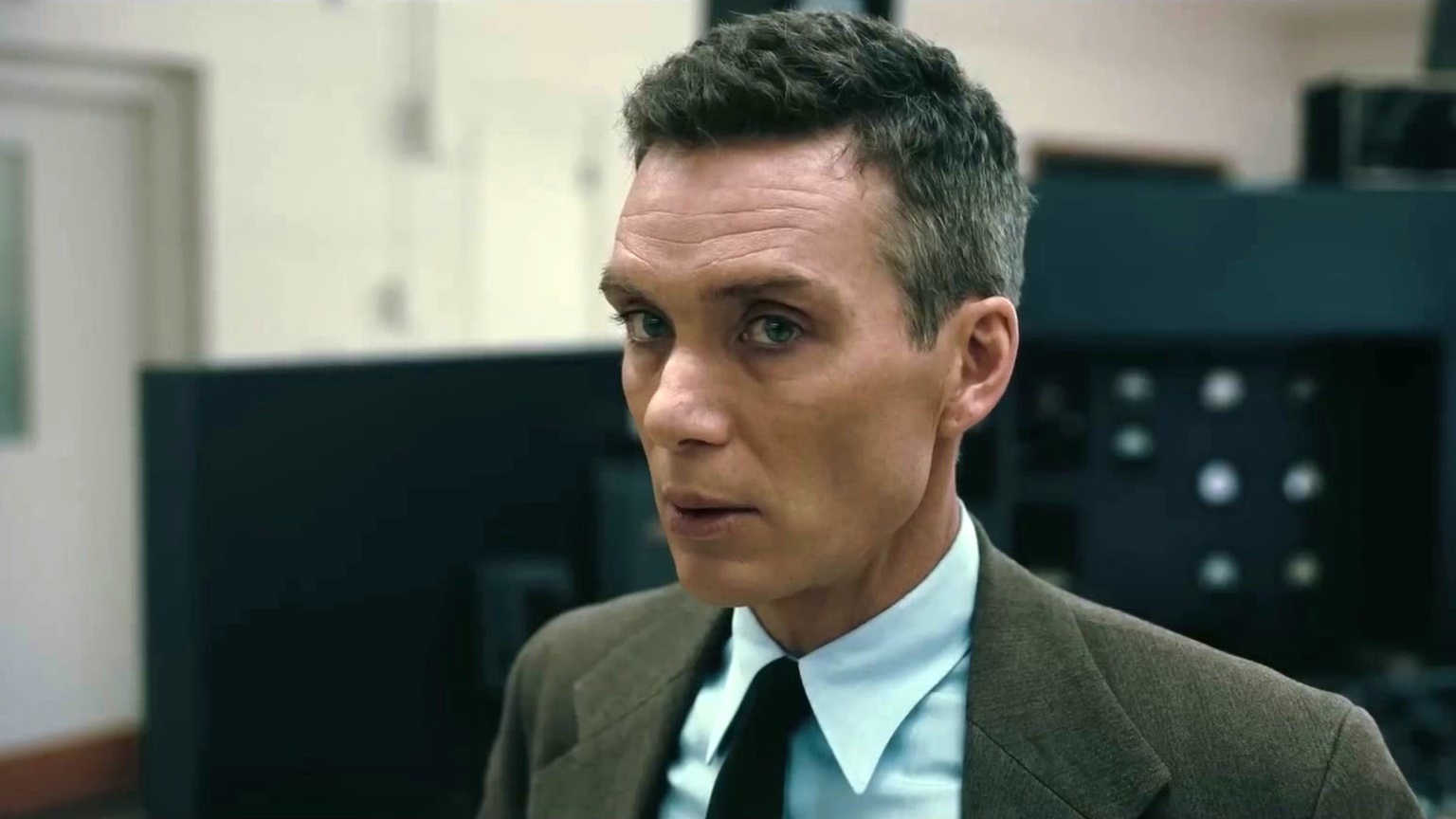 Oppenheimer: Score (Featurette)
