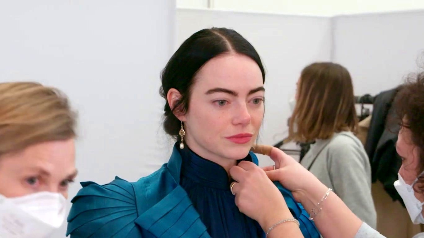Poor Things: Costumes (Featurette)