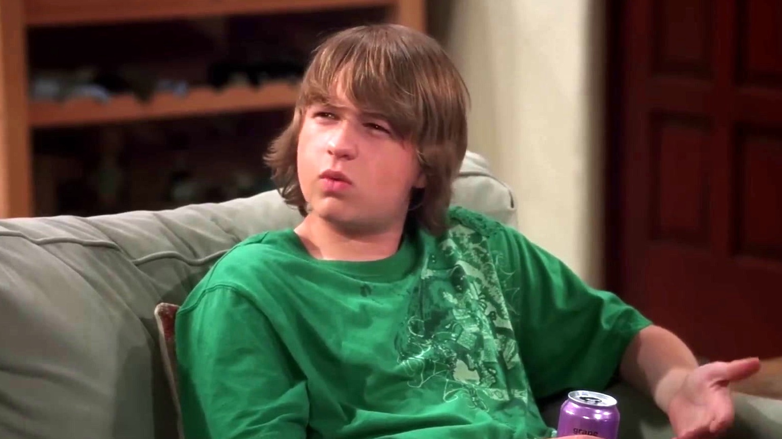 Two And A Half Men: Mmm, Fish. Yum.