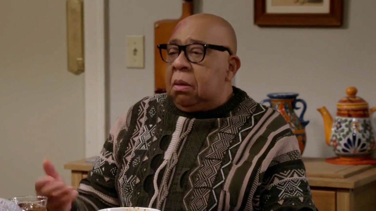 Bob Hearts Abishola: Glasses