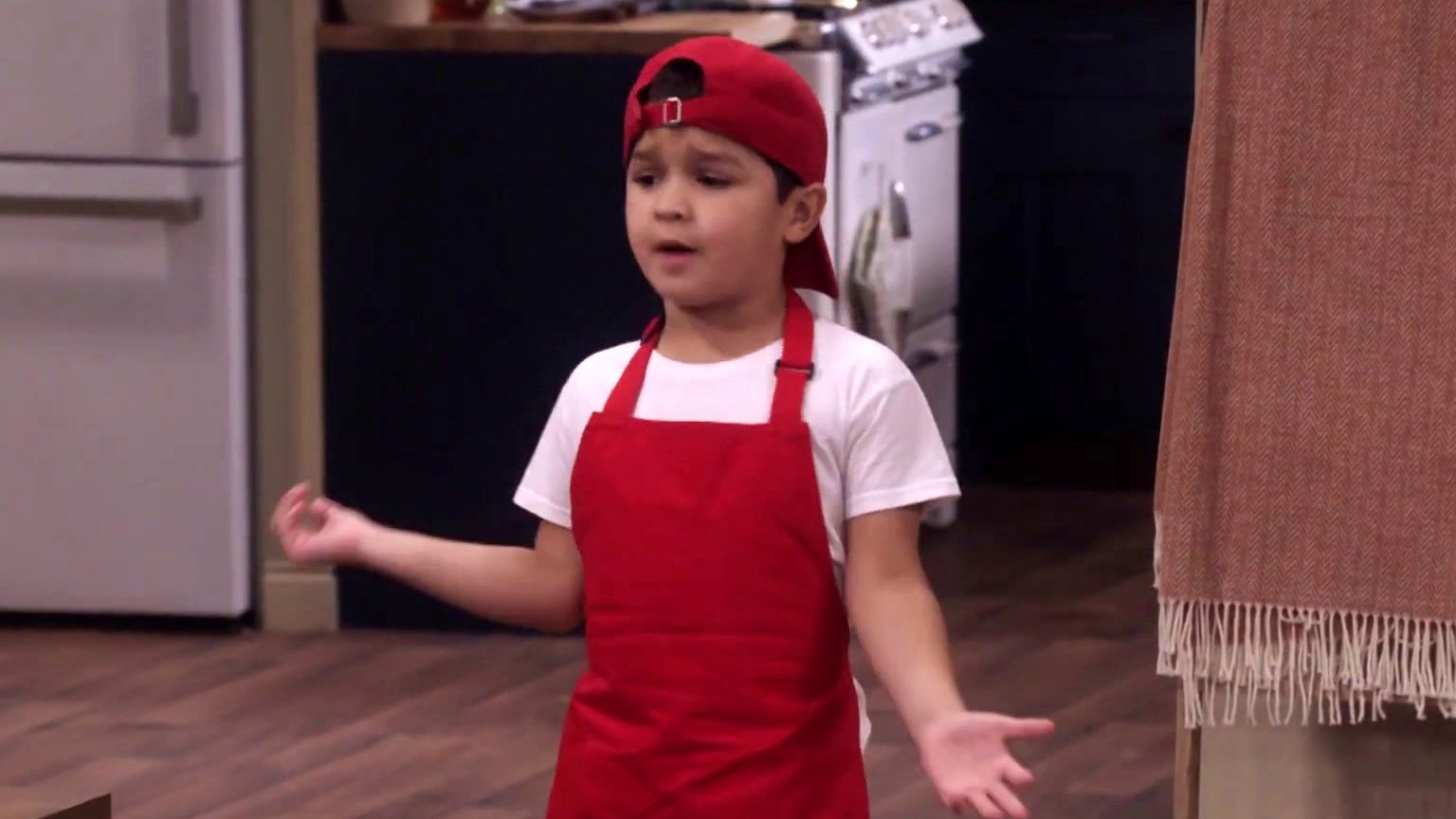 Lopez Vs. Lopez: Mayan And George Watch Chance Pretend To Be On TV