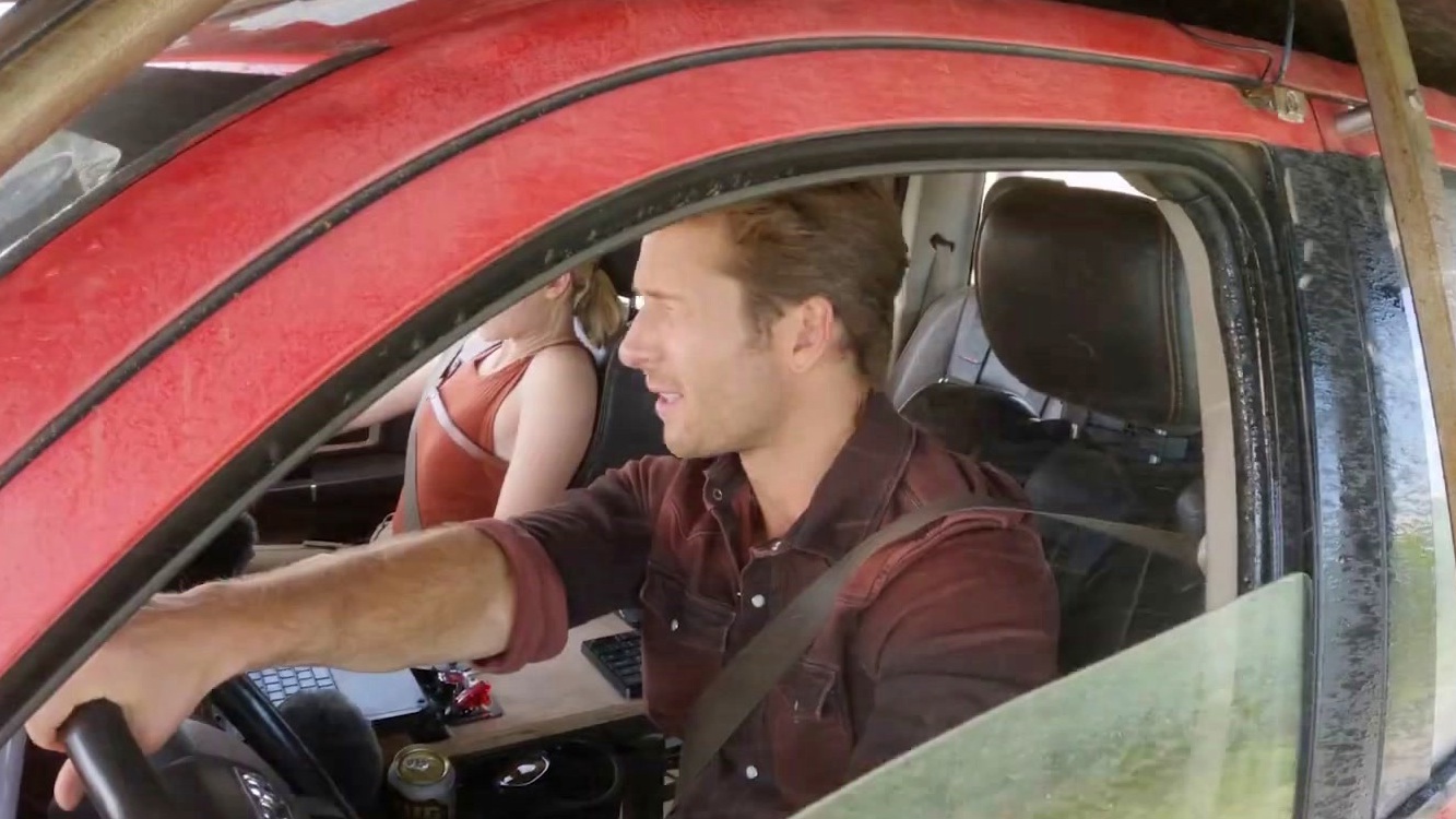 Twisters: Experience Twisters (Featurette)