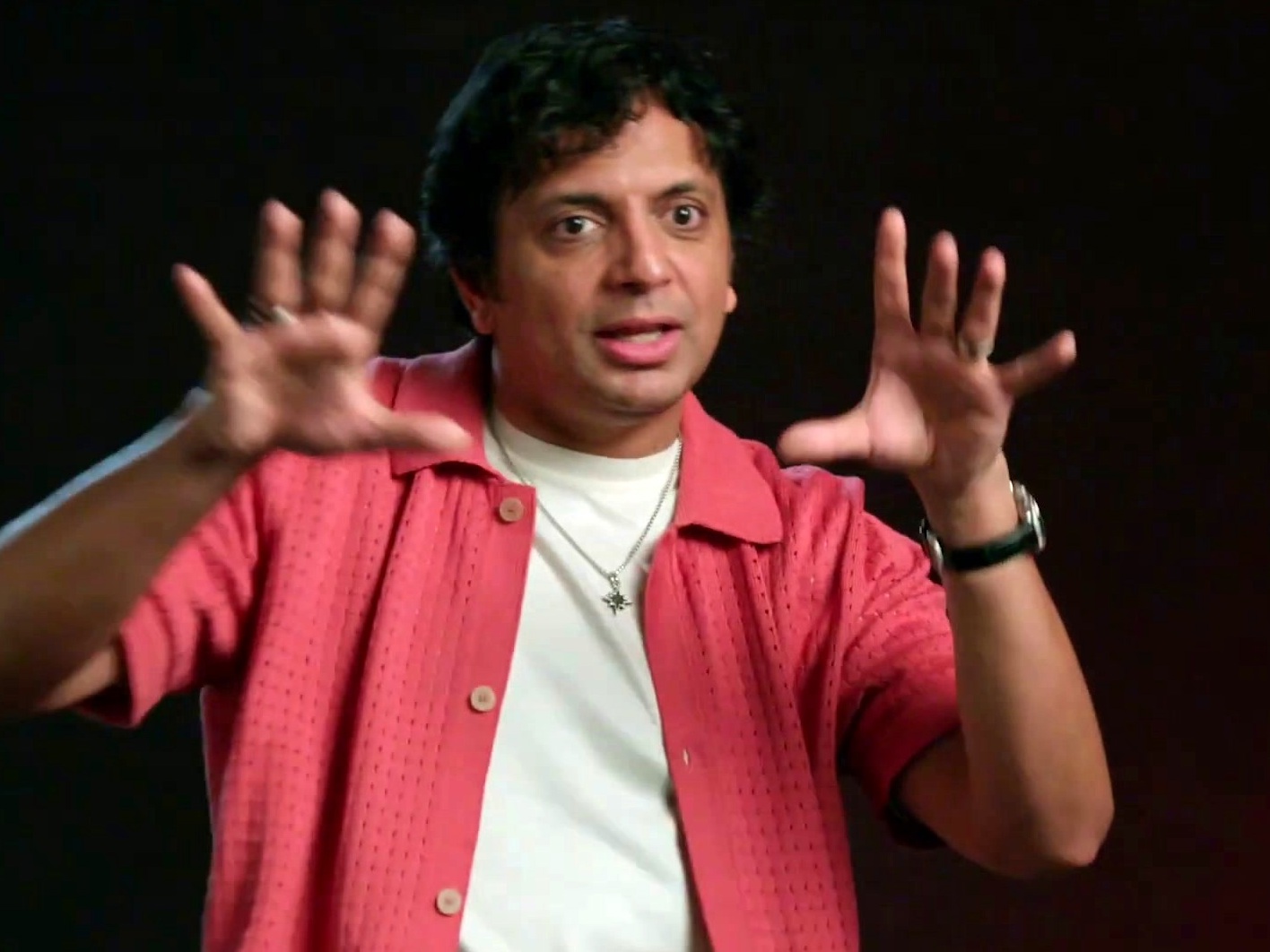 Trap: Setting A Trap: Behind The Scenes With M. Night Shyamalan (Featurette)
