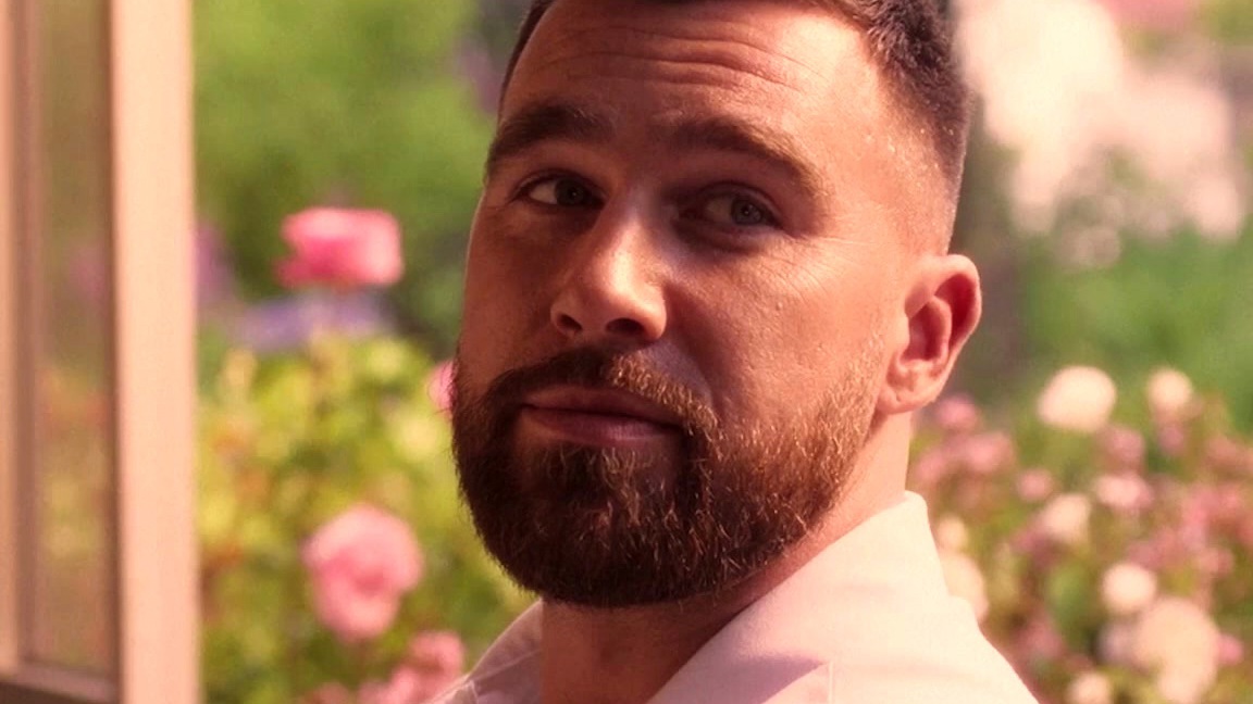 Grotesquerie: On Set With Travis Kelce