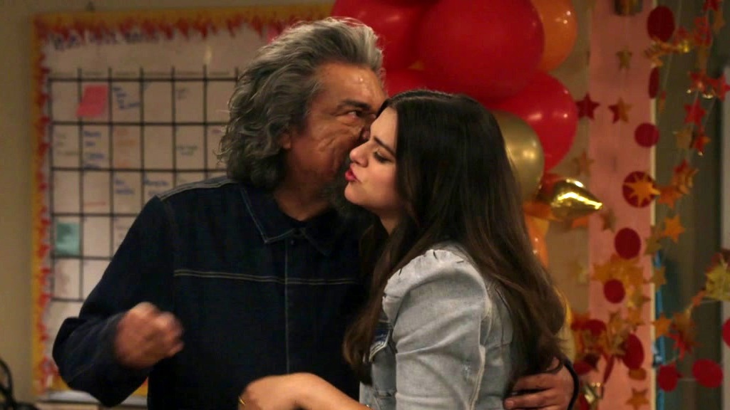 Lopez Vs. Lopez: Season 3