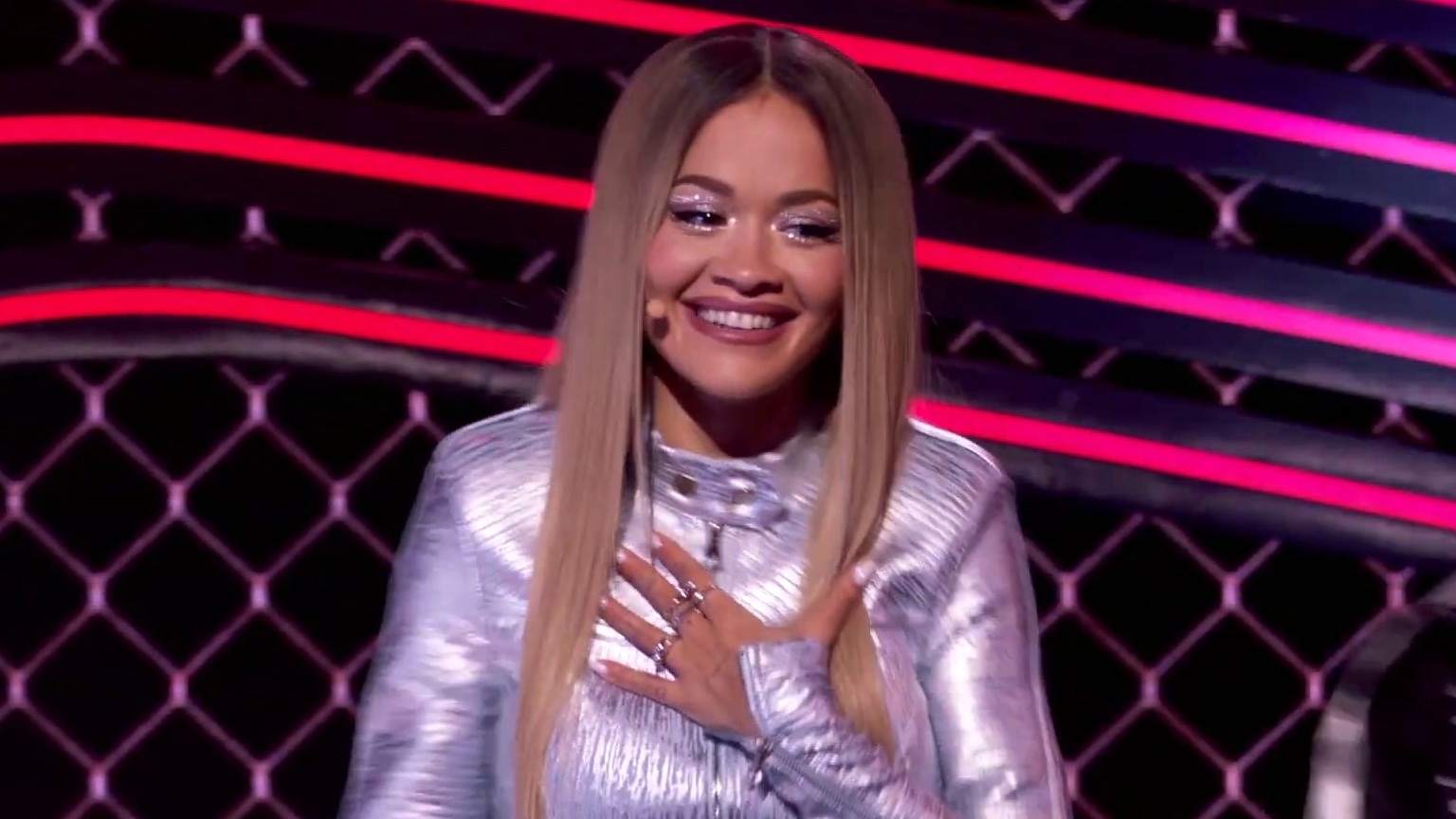 The Masked Singer: Ship And Buffalos Battle To Go Your Own Way