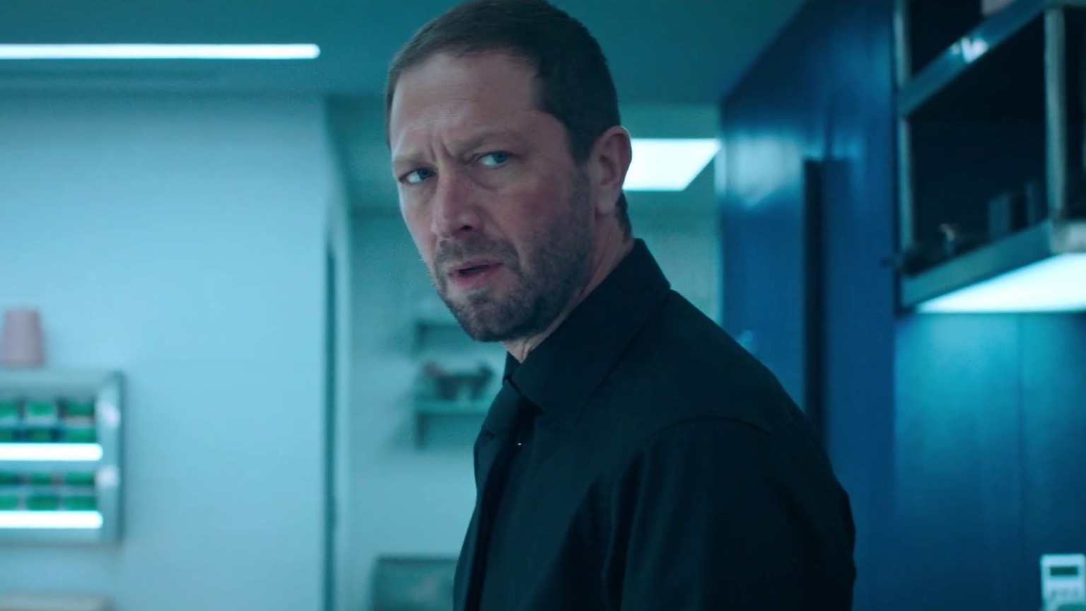 The Bear: Carmy And Richie Fight Through The Door
