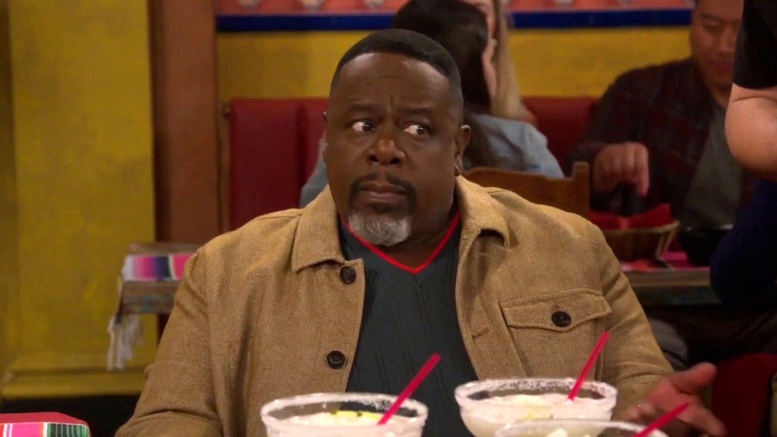 The Neighborhood: Bienvenidos A Nosotros
