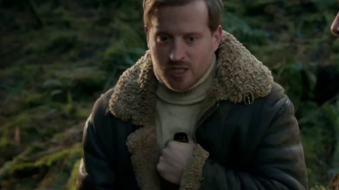 Outlander: Roger Meets His Dad In The Past