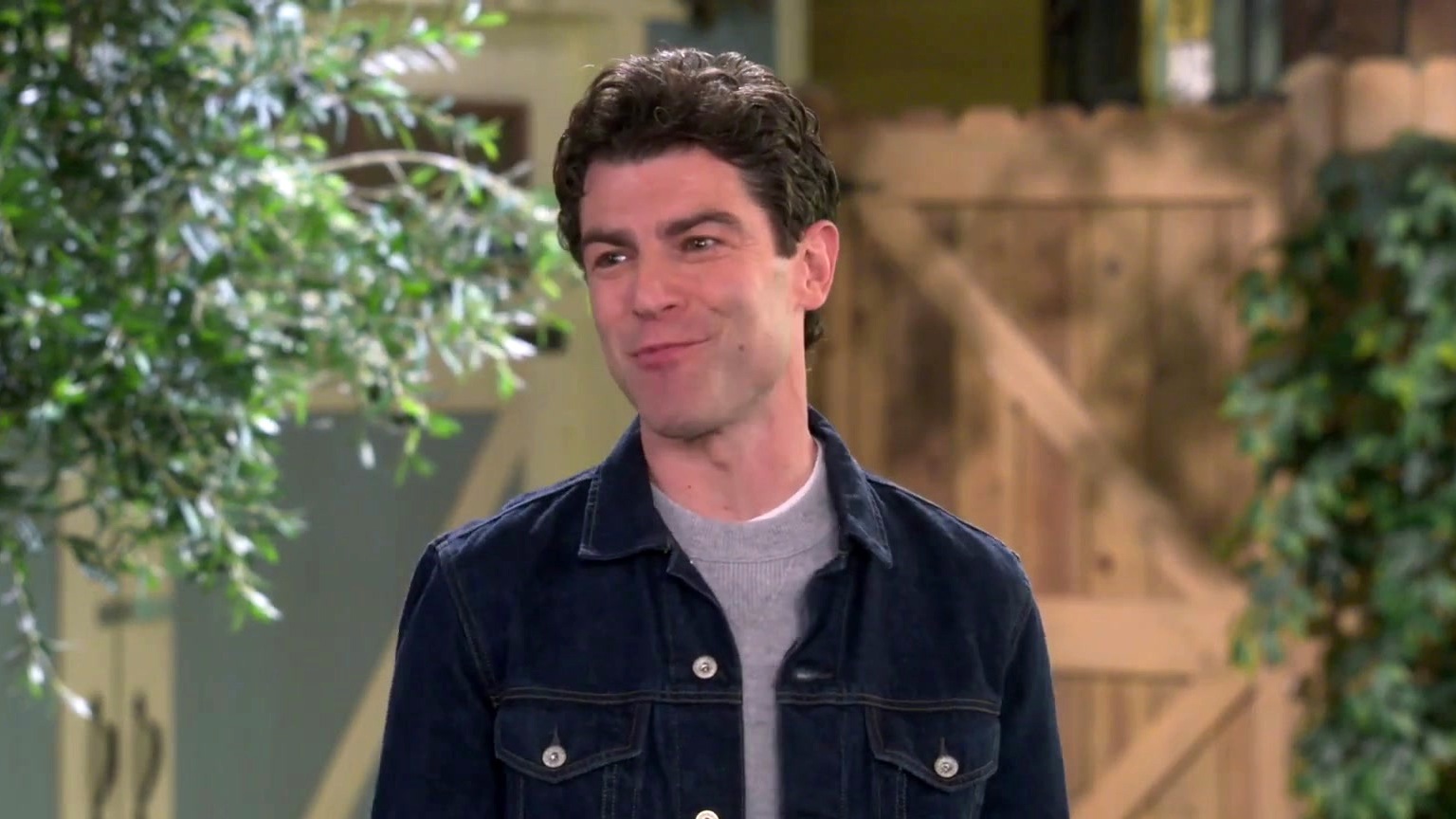 The Neighborhood: Opposite Of A Poker Face