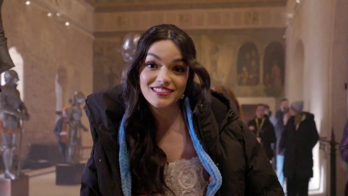 Snow White: Behind The Scenes Of The Waiting On A Wish Official Music Video (Uk)