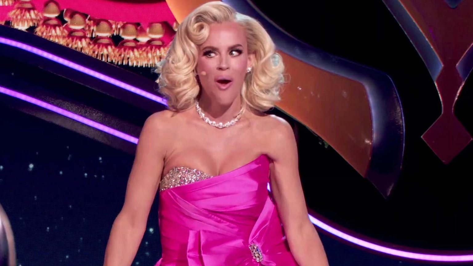 The Masked Singer: Paparazzo Performs That's Amore