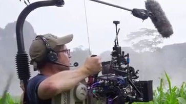 Jurassic World Rebirth: Shooting On Film (Featurette)