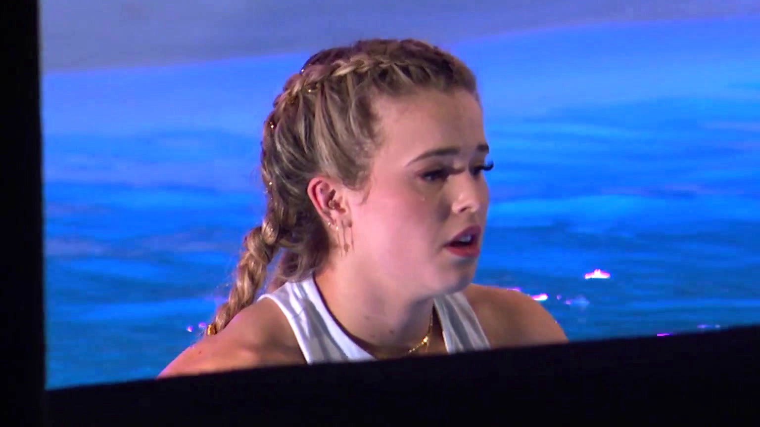 American Ninja Warrior: Returning Ninja Slips And Can't Recover