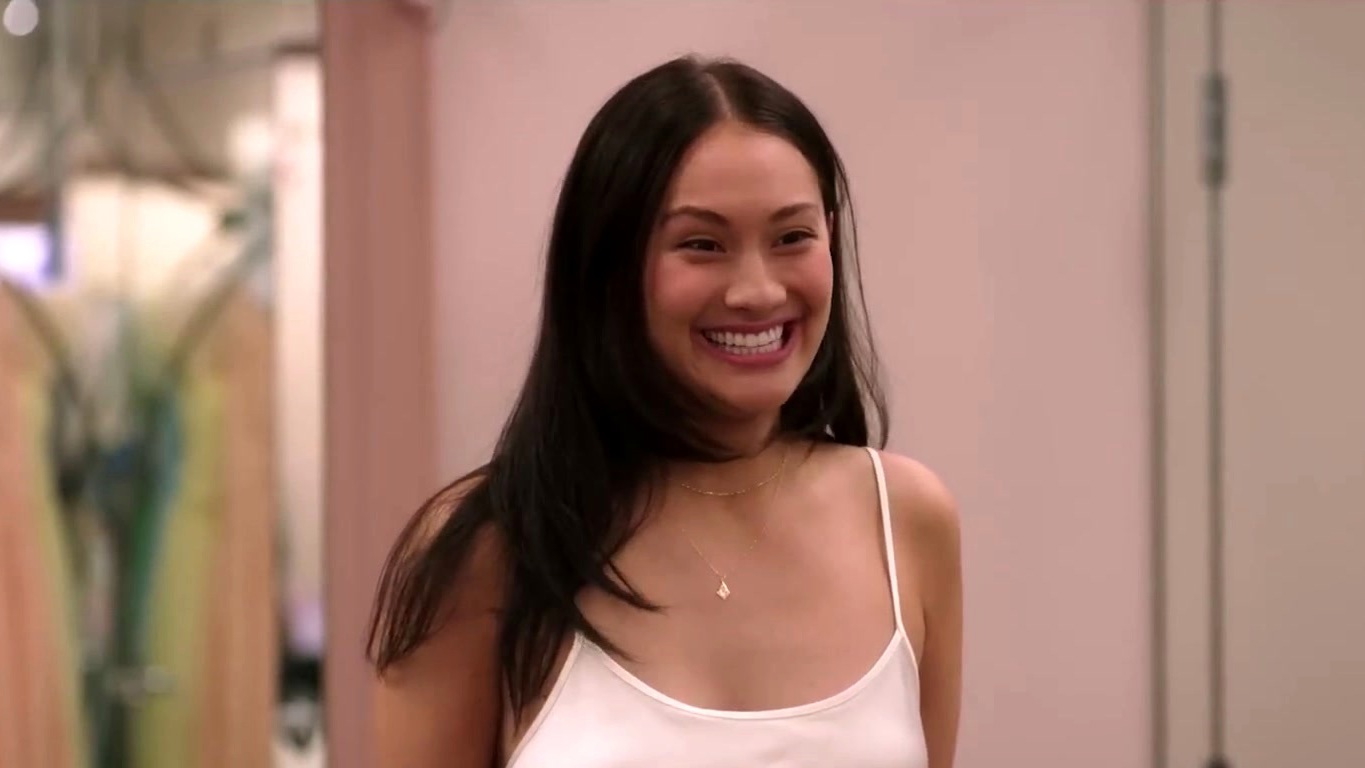 The Summer I Turned Pretty: Belly Finds Her Wedding Dress Without Laurel