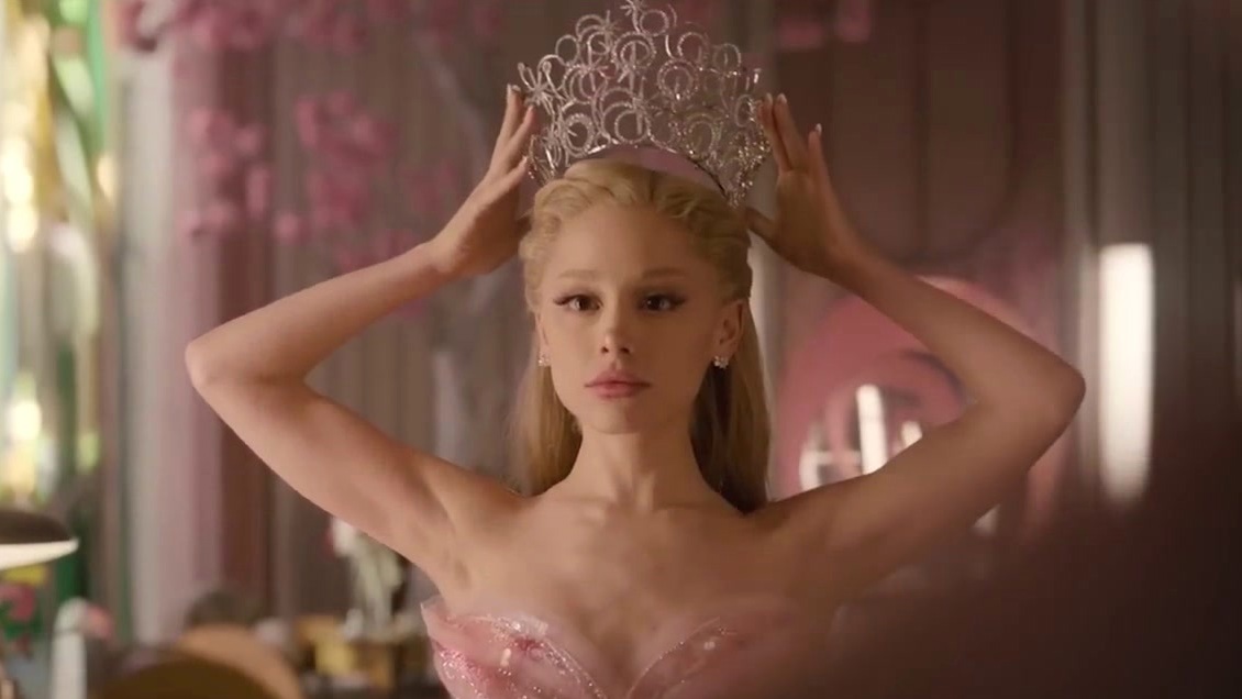 Wicked: For Good: Glinda's Place In Oz (Featurette)