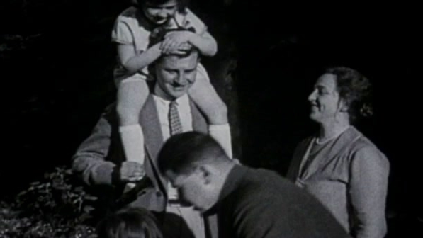 Into The Arms Of Strangers: Stories Of The Kindertransport