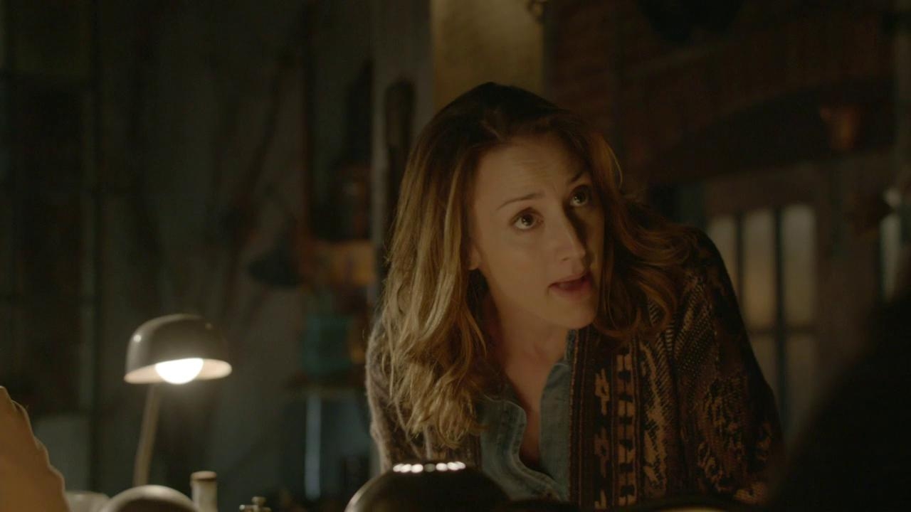 Grimm: Silas & Rosalee Tries To Examine Cat