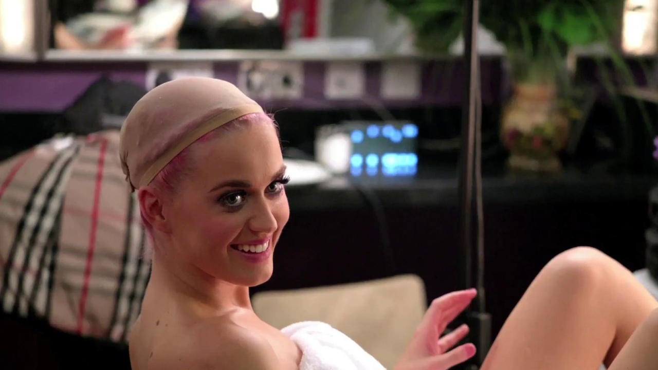 Katy Perry: Part Of Me: Mom I Kissed A Girl