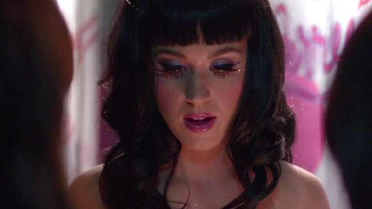 Katy Perry: Part Of Me: Fans (Featurette)