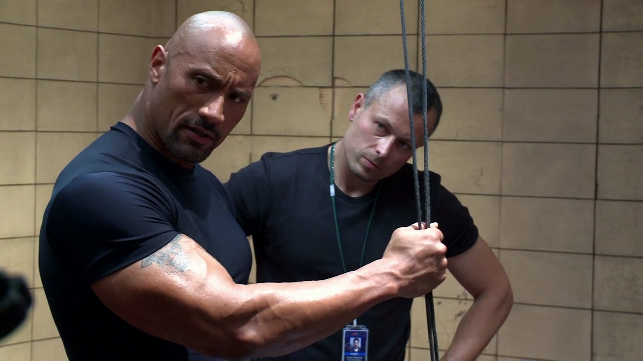 Fast & Furious 6: Fast Fights (Featurette)