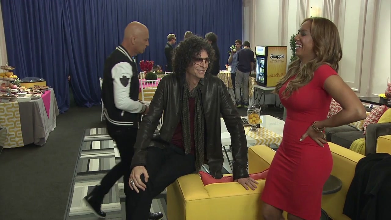America's Got Talent: Judges Distracted