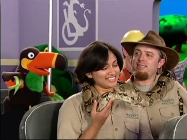The Wheels On The Bus Mango's Animal Adventure The Wheels on the Bus Video: Mango and Papaya's Animal Adventures