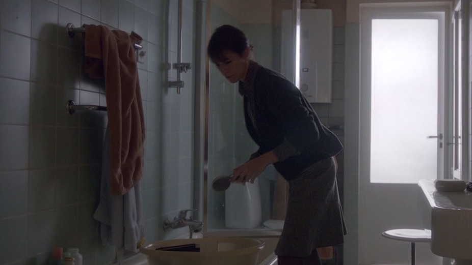 Nymphomaniac: Volume I: Mirror