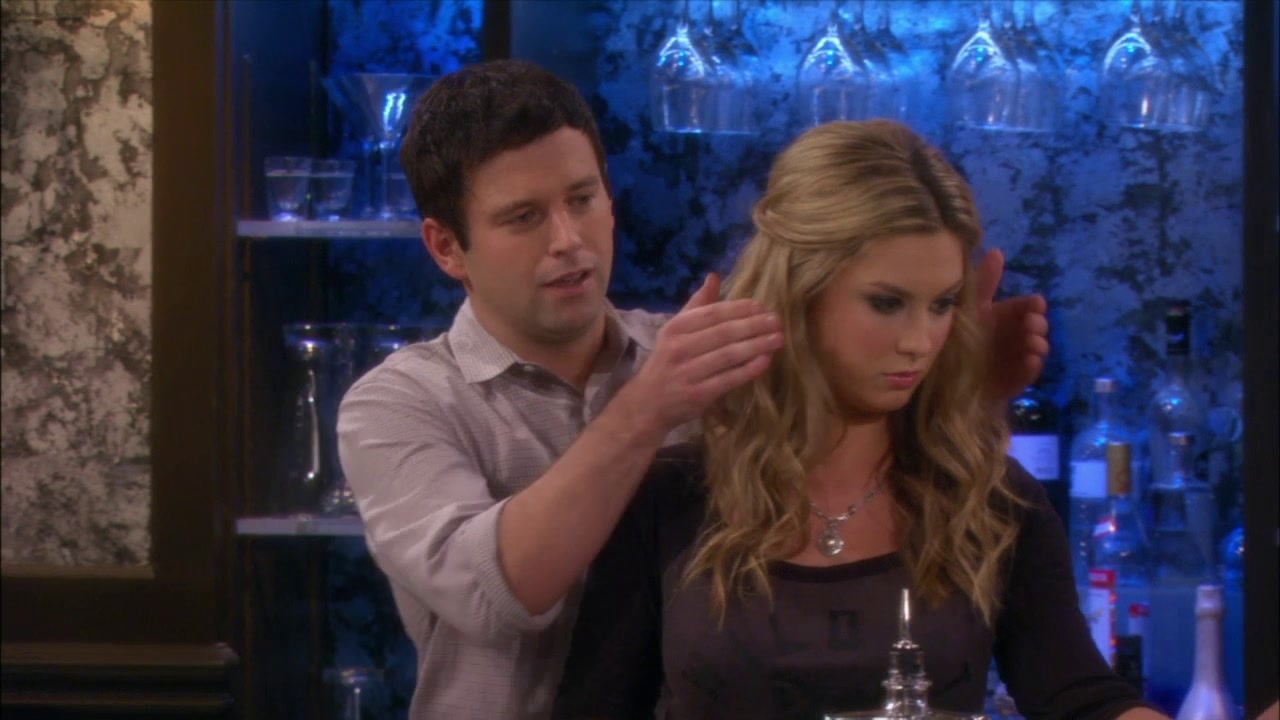Undateable: Justin Tries To Tell Nicky Something