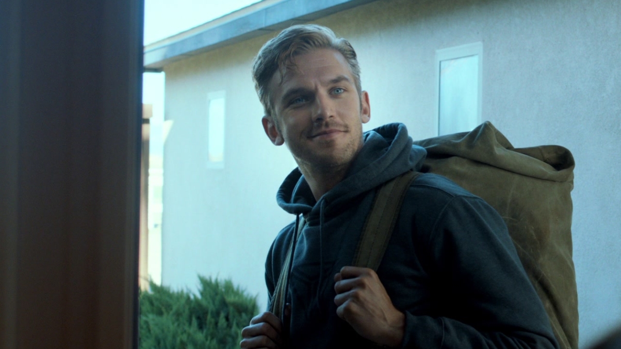 The Guest (Trailer 1)